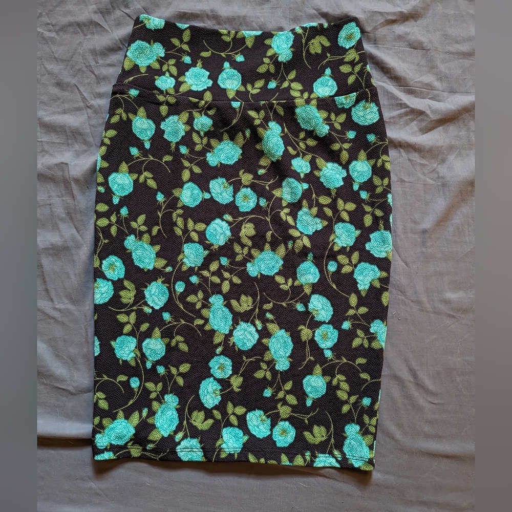 LuLaRoe floral rose skirt 🌹